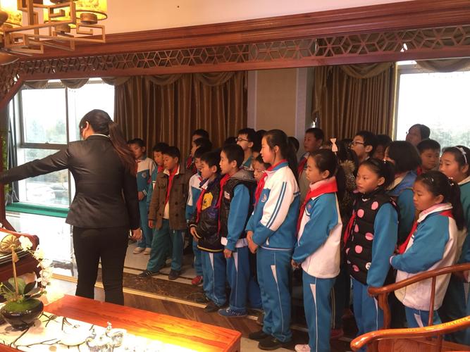 昌新小学 走进工厂学知识，精心编排艺术盛宴