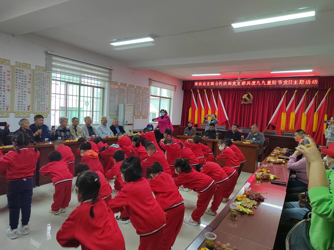 相约重阳节 共暖老人心--贵州省各地市民政局开展重阳节慰问活动